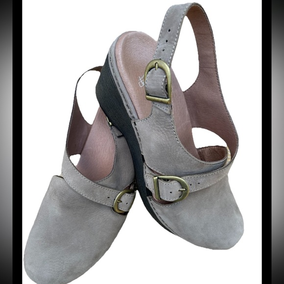 NWOT DANSKO s39 ‘greige’ shoes-super cute & will complement gray or beige - Picture 2 of 8